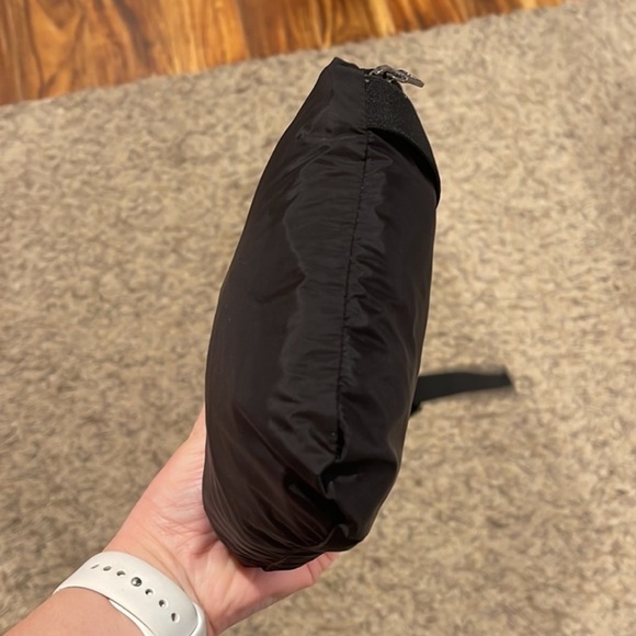 Authentic Prada windbreaker that transforms into a bag size 54
Women's
Black - Picture 15 of 16